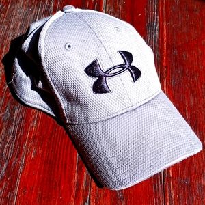 Under Armour fitted hat size large/ XL